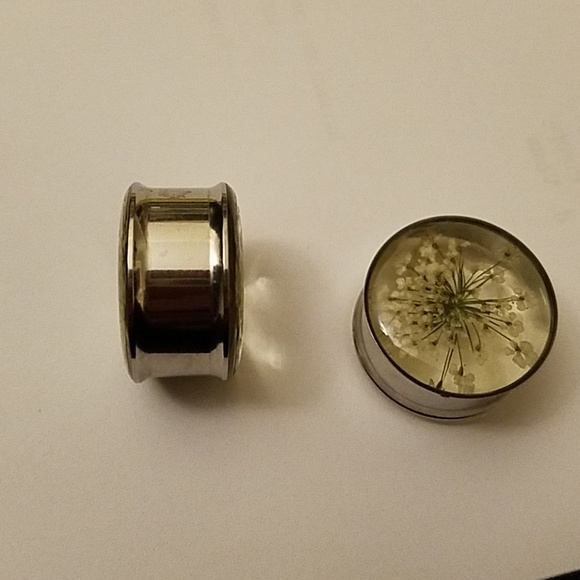 Plugs - Picture 2 of 3